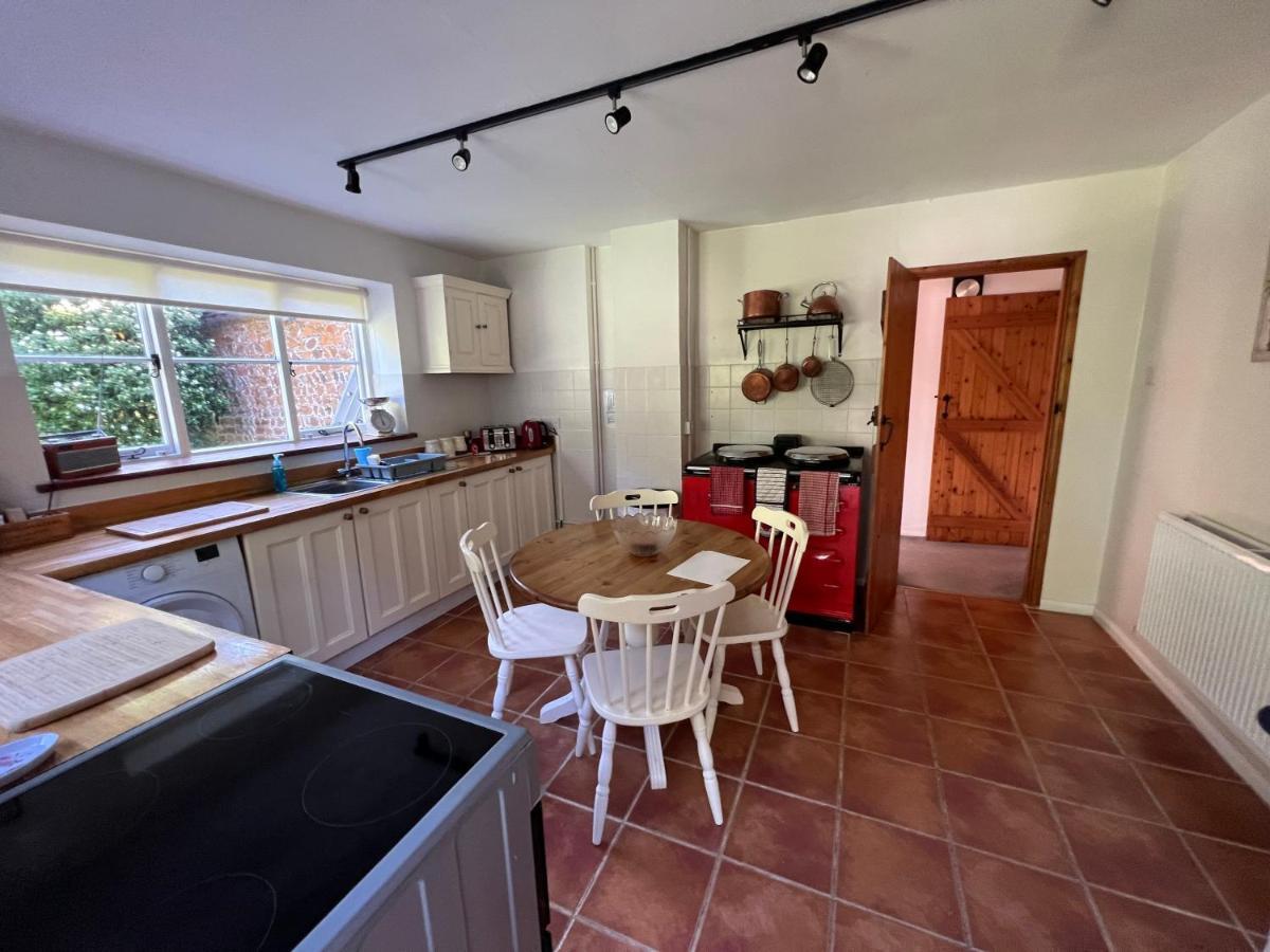 Forestry Cottage. Hot Tub, Open Fire, Dog Friendly Gaywood Ngoại thất bức ảnh